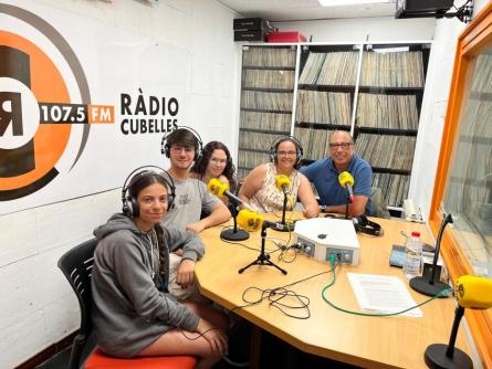 030724 CASTELLERS DEL FOIX A RÀDIO CUBELLES.jpg