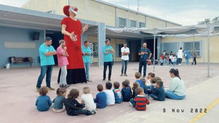 091122 Els gegants a l'Escola Vora del Mar.jpg