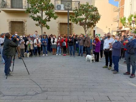 300421 Concentració en suport a l'alcaldessa de Cubelles (2).jpg