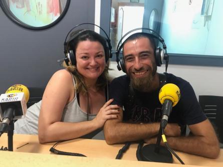 Arantxa Manrique i Oriol Millán als estudis de Ràdio Cubelles.jpg