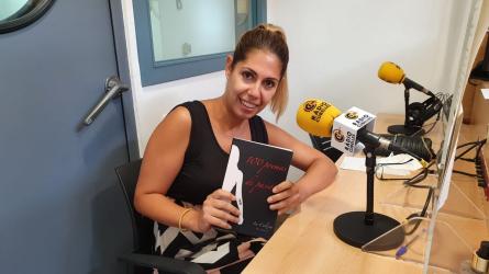 Isa Calixto als estudis de Ràdio Cubelles.jpg