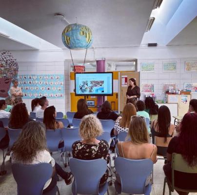 Reunió famílies escola Charlie Rivel Cubelles 2022.jpg